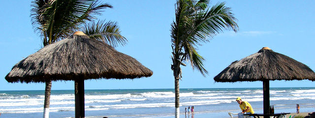 Playa Atalaia (Aracaju, Sergipe), Brasil &copy; / Embratur