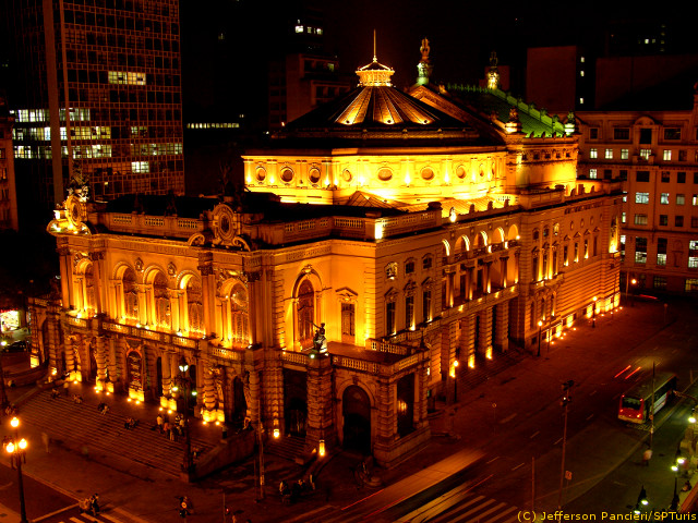 São Paulo, Brasil (c) Ari Oliveira